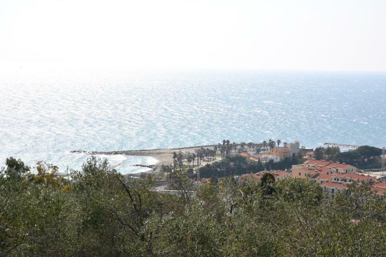 La Torretta Villa Imperia Bagian luar foto